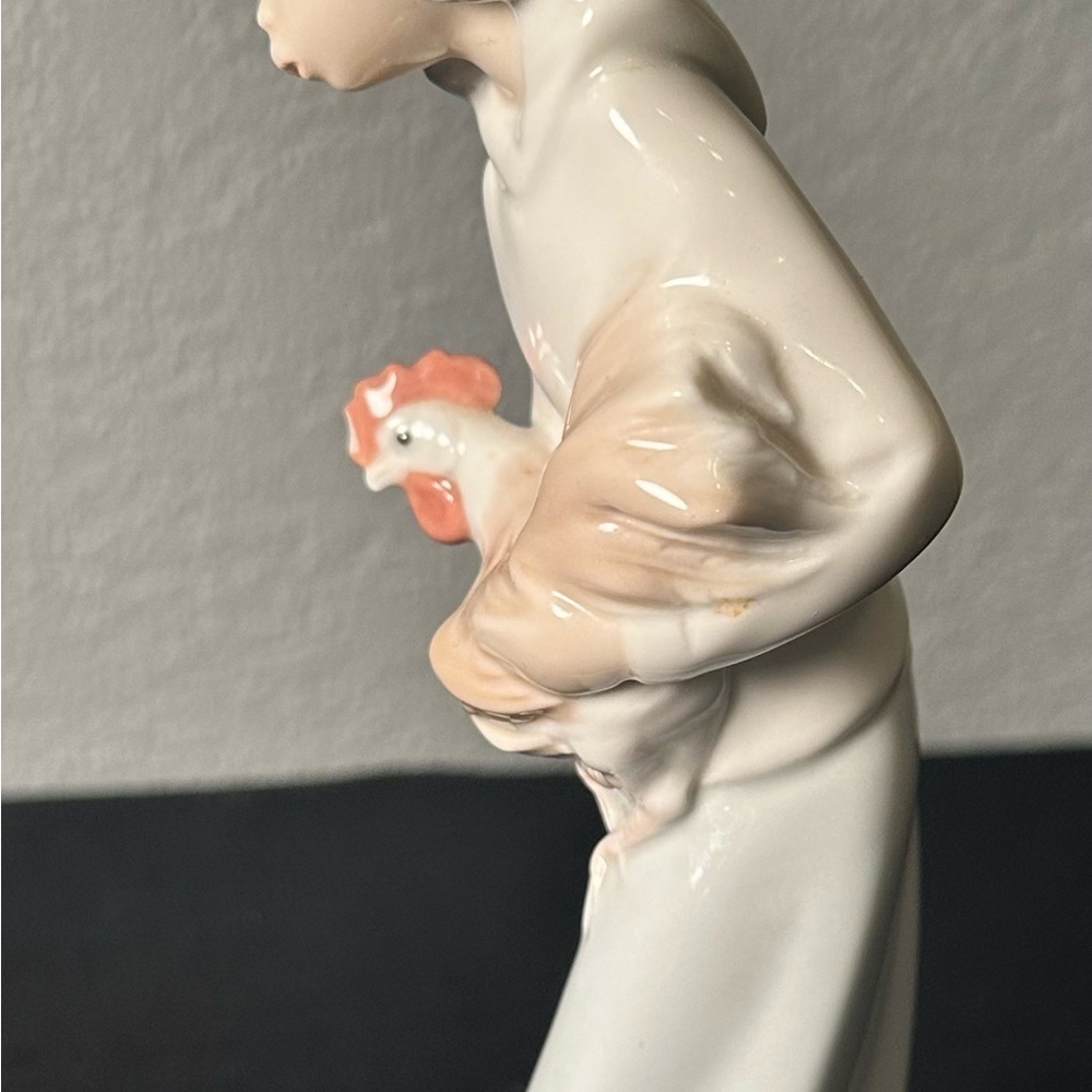 LLADRO Shepherdess Girl With Rooster Figurine 4677 Glossy Finish - Picture 3 of 7